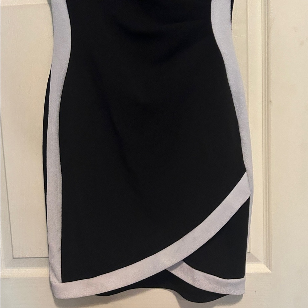 Almost Famous Black Dress with White Trim - Picture 4 of 6